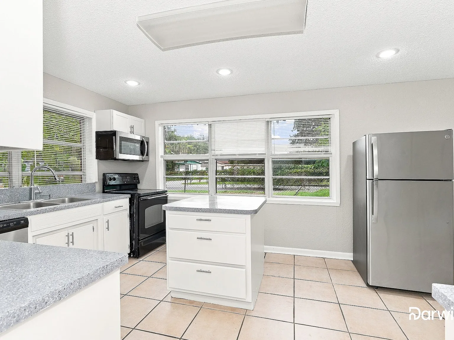 4 bed, 2.0 bath, 1883 sqft, $1,680 — Photo 2