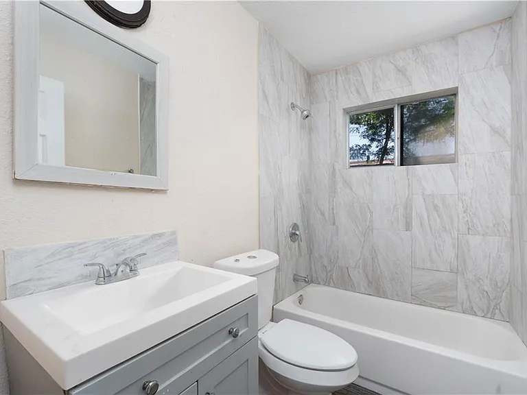 1217 Baywood Ln — Photo 12