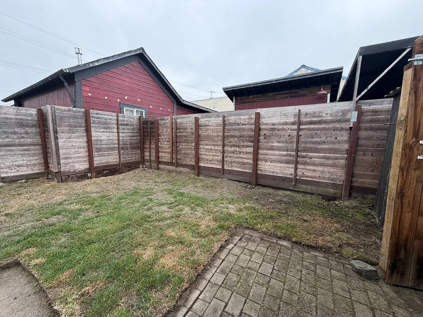 560 G ST — Photo 2