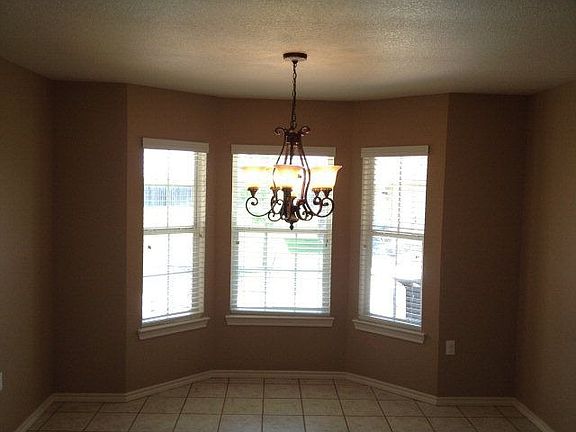 5th image of 197 Castlewood Dr