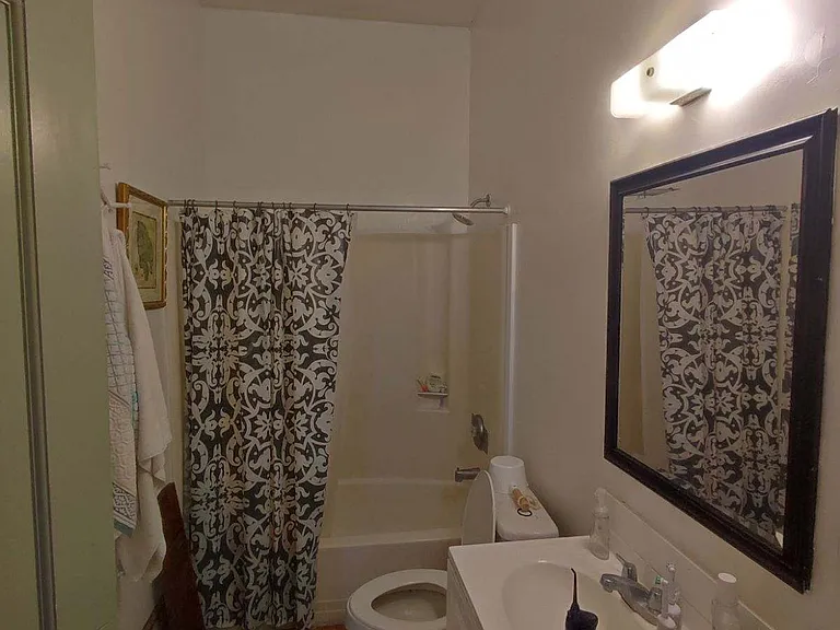 320 W Hall St #B — Photo 12