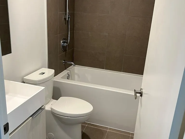 370 Martha St S #204 — Photo 6
