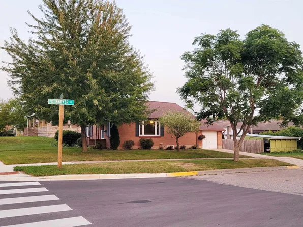 502 8th St, Baraboo, WI 53913