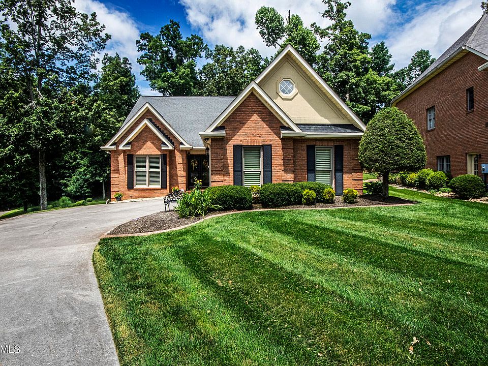 1st image of 290 Valley View Dr