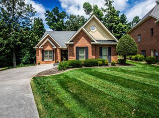 290 Valley View Dr, Lenoir City, TN 37772