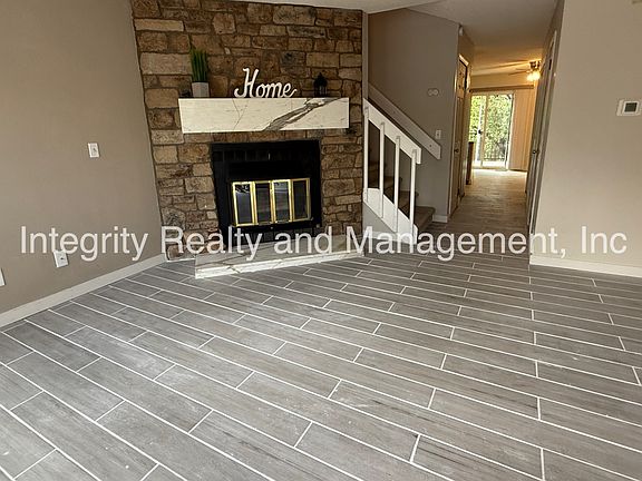 3rd image of 2626 E Nichols Cir