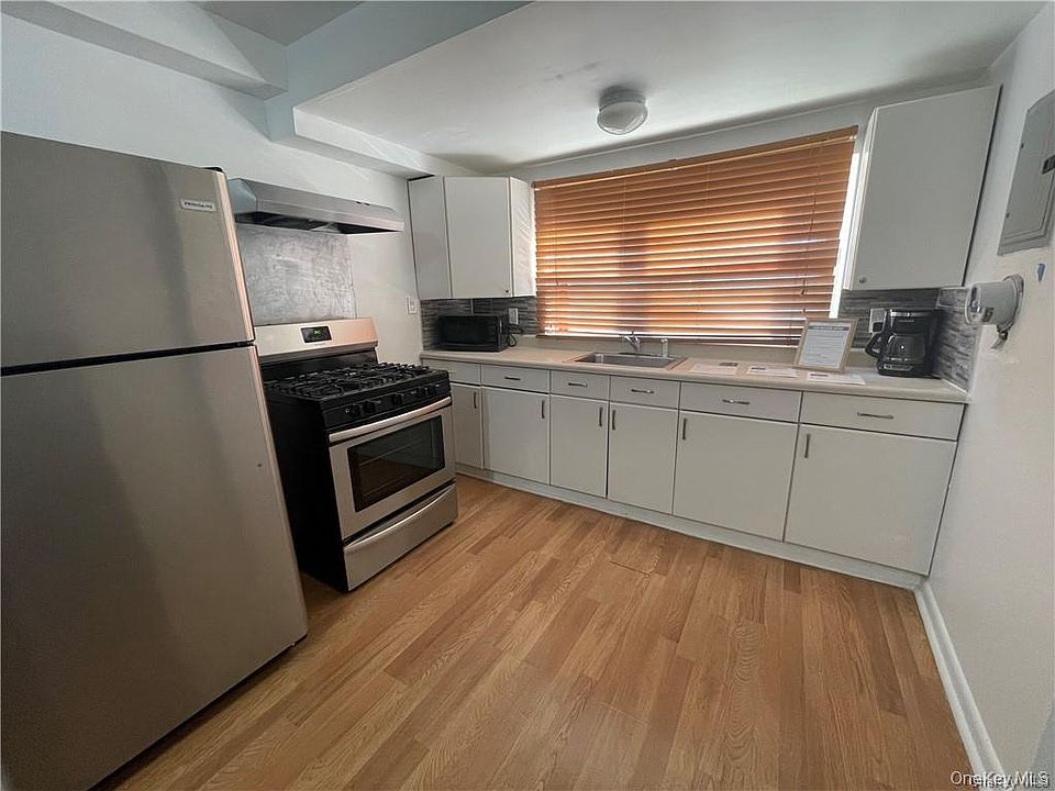 1st image of 2923 Schurz Ave #2