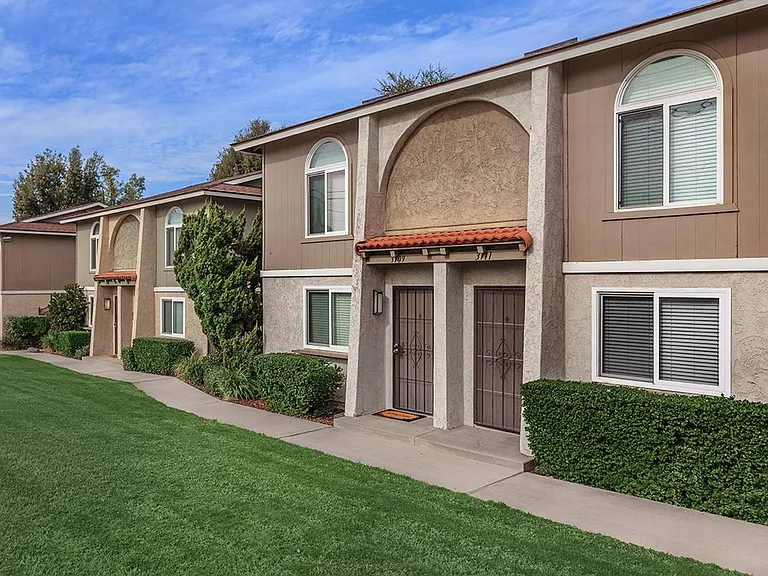 Lamar Garden Townhomes — Photo 23