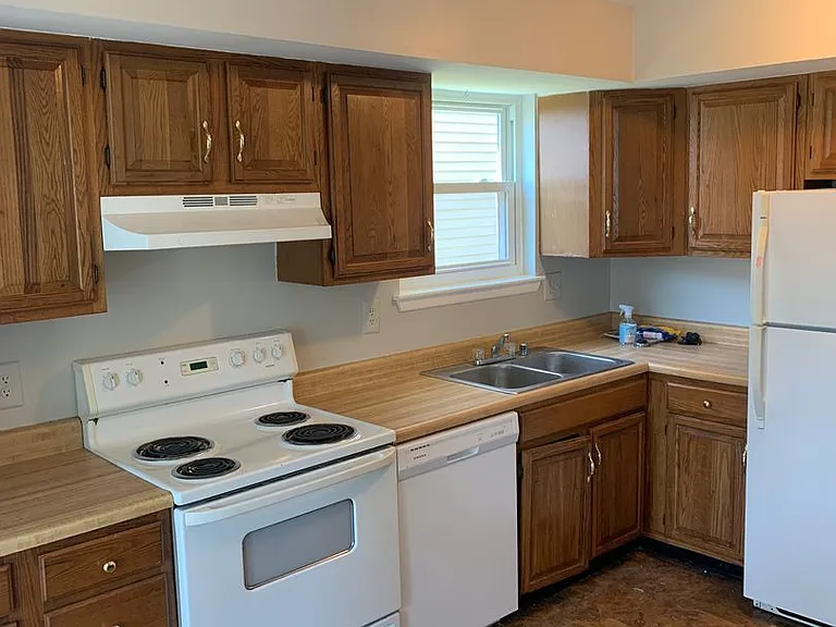 313 Winterberry Dr — Photo 2