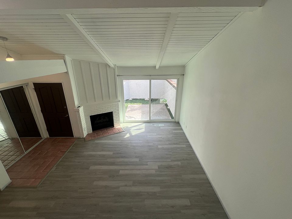 Vaulted ceiling huge living room