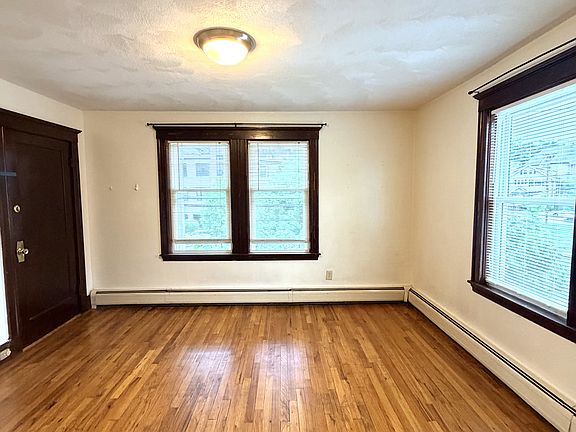 3rd image of 12 Brook Rd APT 2L