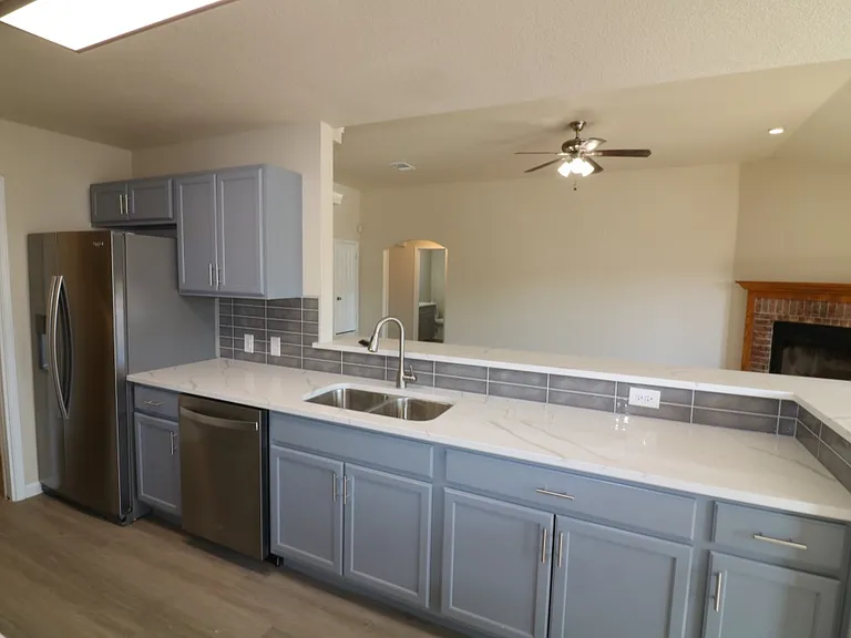 4304 Captain Dr — Photo 6