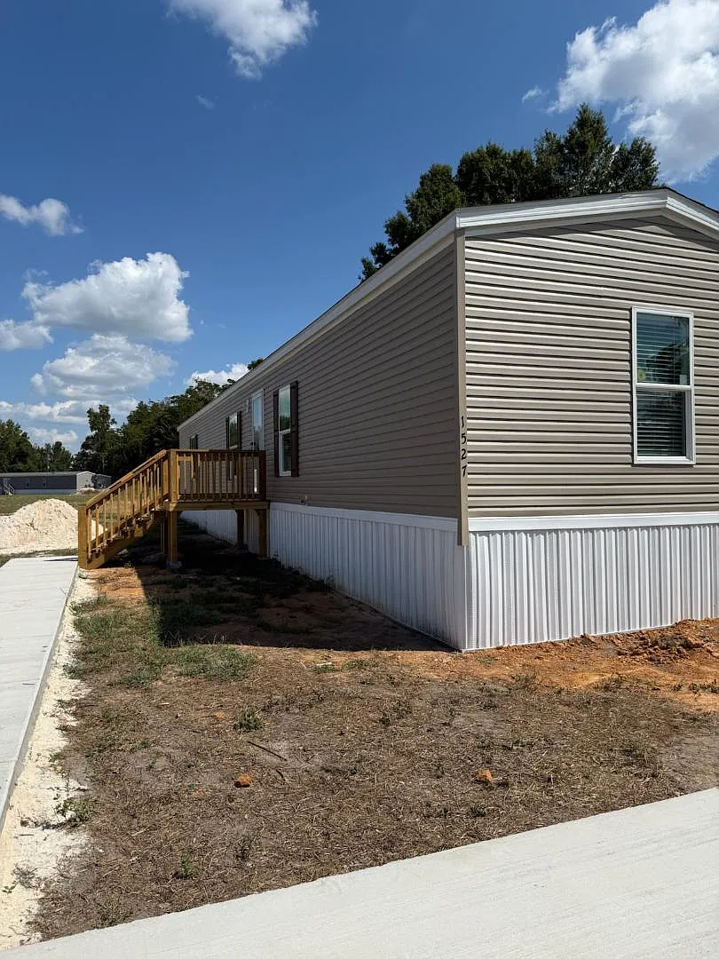 1527 Syracuse Community Rd — Photo 1