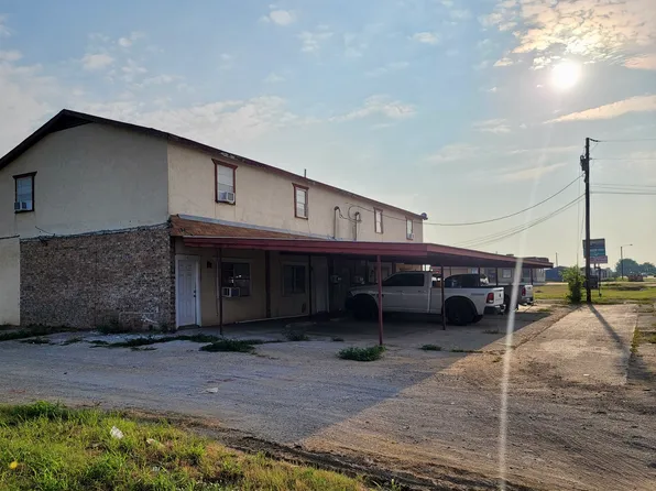 804 E Hall St, Bangs, TX 76823
