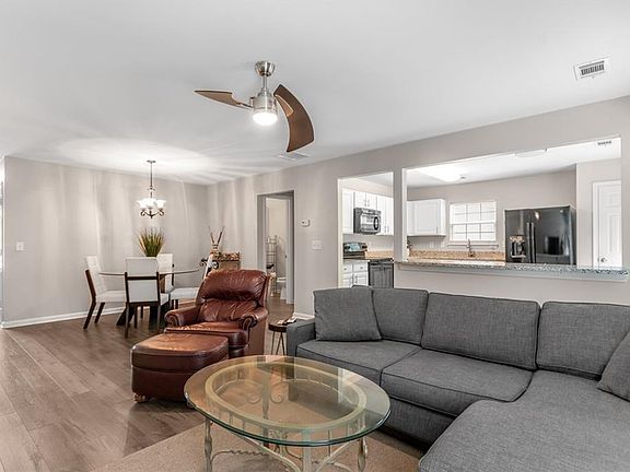 4th image of 2815 Belleglade Pointe
