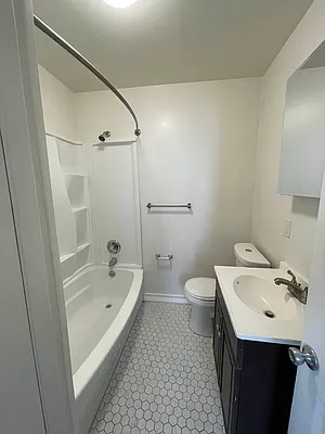 Rented by Giaps Realty Group LLC | media 17