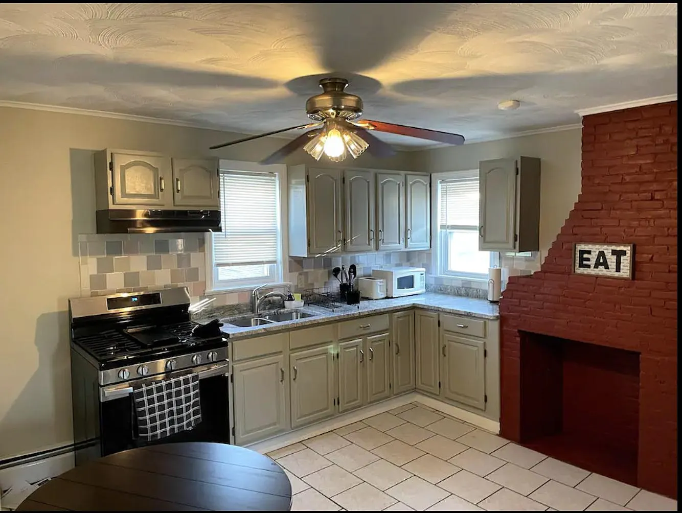 2 bed, 1300 sqft, $2,100 — Photo 1