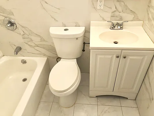 Rented by Premier Metro Realty Corp | media 11