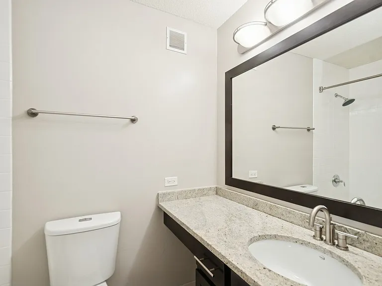 West77 Apartments — Photo 76