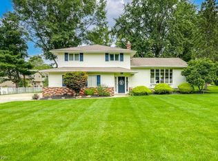 31575 Farm Dr, Solon, OH 44139