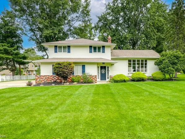 31575 Farm Dr, Solon, OH 44139