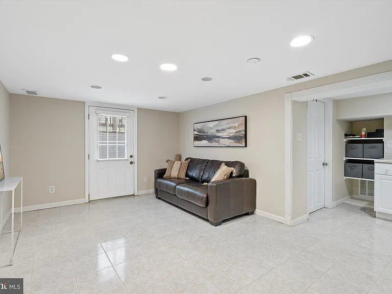 2819 Summerfield Rd — Photo 25