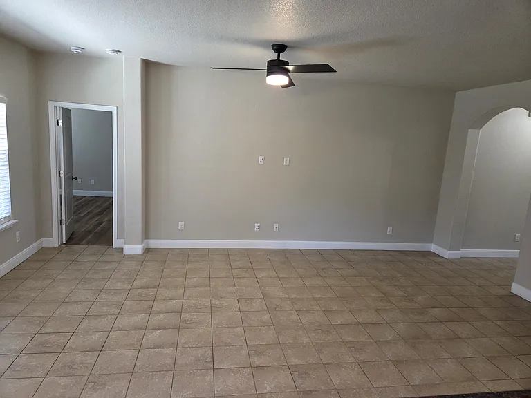 5202 Dauphin Dr — Photo 8
