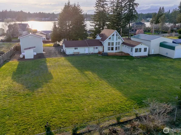 1911 E Island Lake Drive, Shelton, WA 98584
