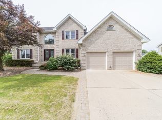 1110 Prairie Dr, Algonquin, IL 60102