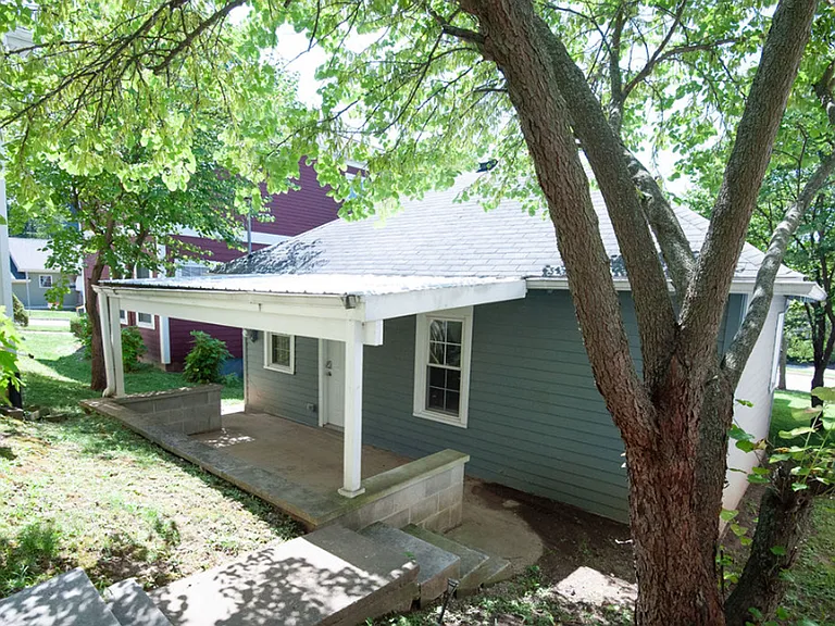 1202 N Walnut St — Photo 46