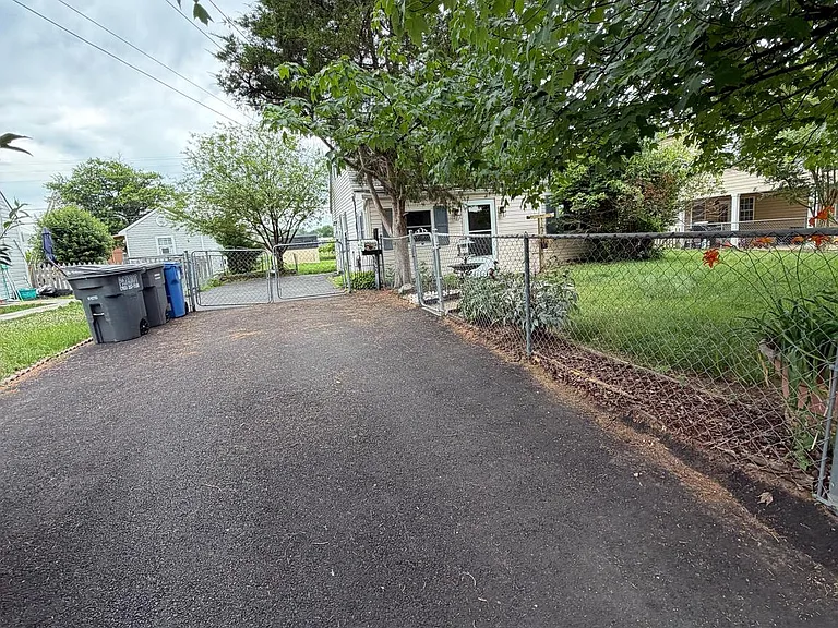 163 Scott Dr — Photo 2