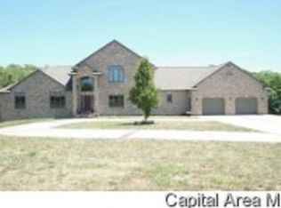 1854 Timbercrest, Taylorville, IL 62568