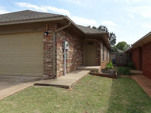 3 bed, 1250 sqft, $1,495 — Photo 2