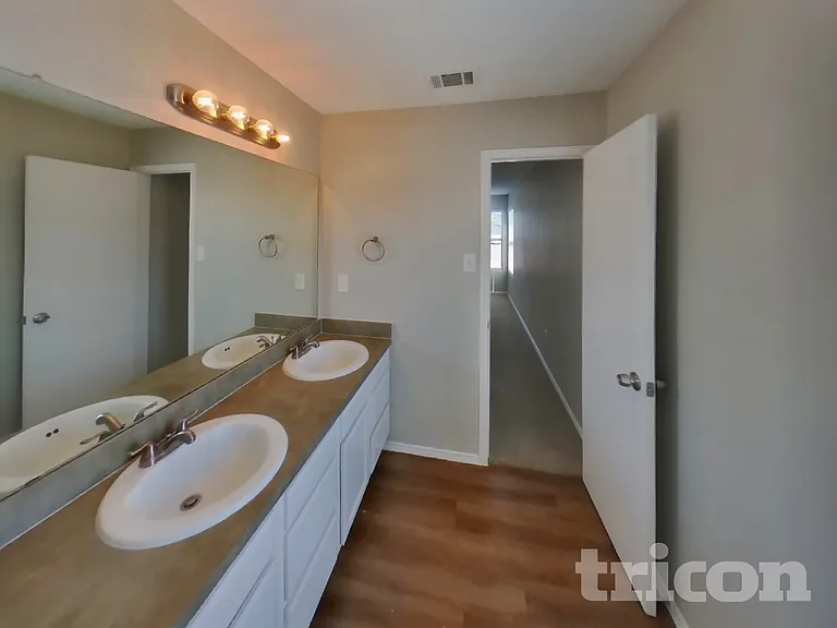 1708 Vineridge Ln — Photo 7