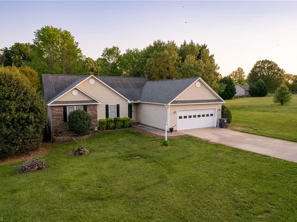178 Mill Creek Cir, Woodleaf, NC 27054