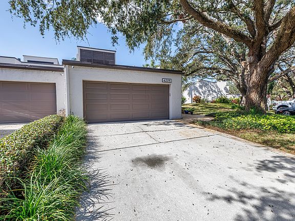 3rd image of 4208 Fairway Cir