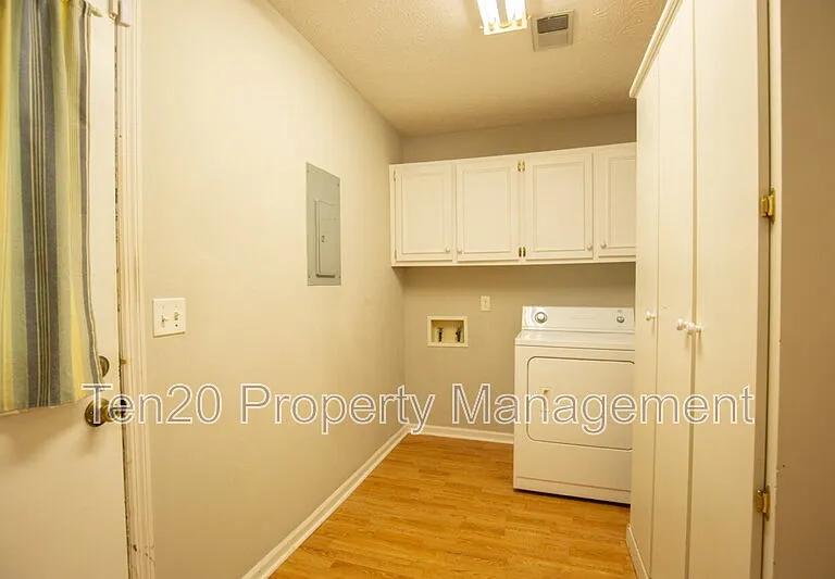1430 Lokey Dr — Photo 8