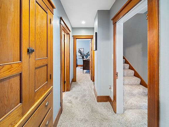 5th image of 211 E 12th St