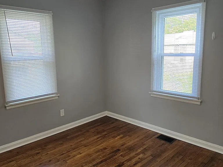 204 S Robbins Ct — Photo 24