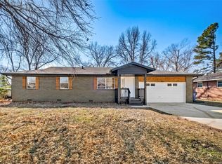 208 SE 13th St, Bentonville, AR 72712