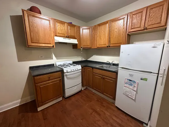 1375 W Greenleaf Ave, Chicago, IL