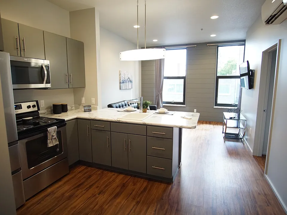117 E Maumee St