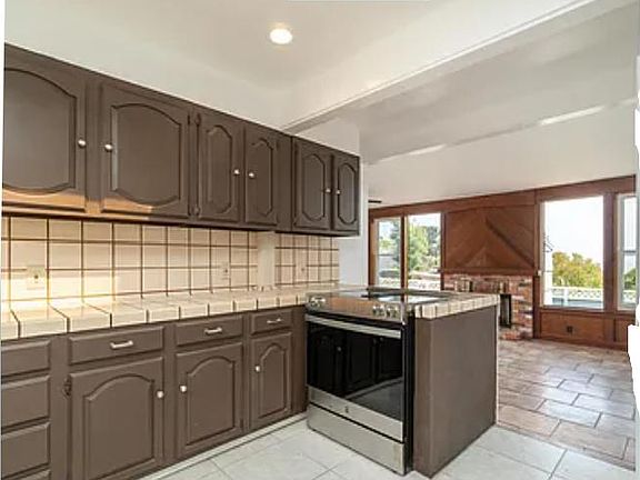 4th image of 548 Virginia Dr