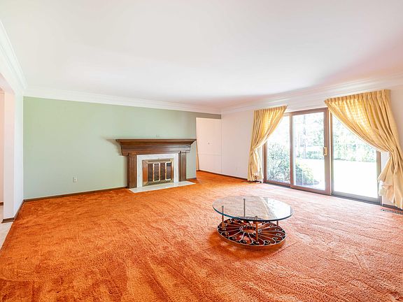 5th image of 8196 Thorntree Ct