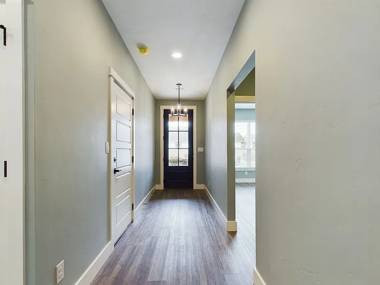505 Mooney Ln — Photo 2