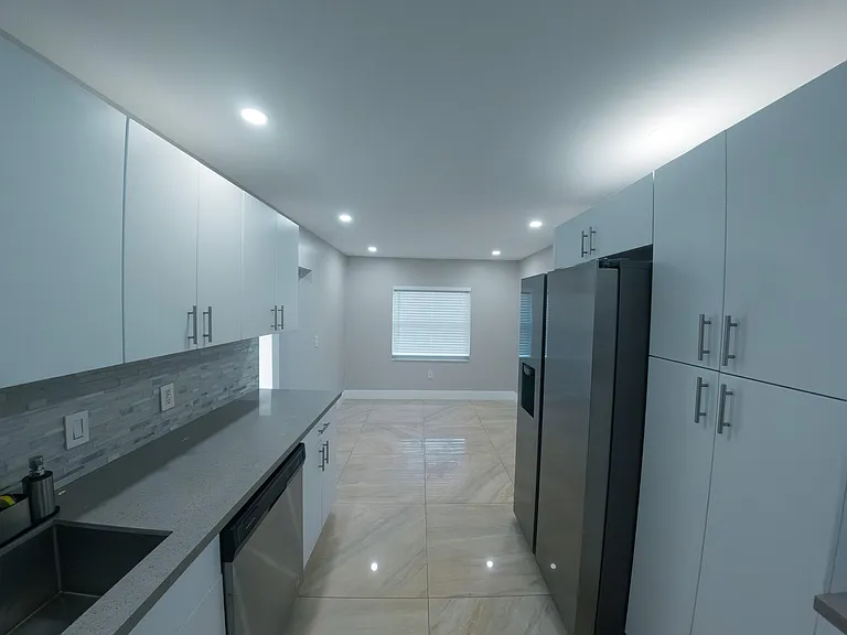 352 Johnston St — Photo 13