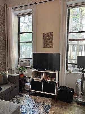 3rd image of 231 E 50th St APT 2