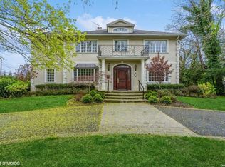 95 Briarwood Ln, Lawrence, NY 11559