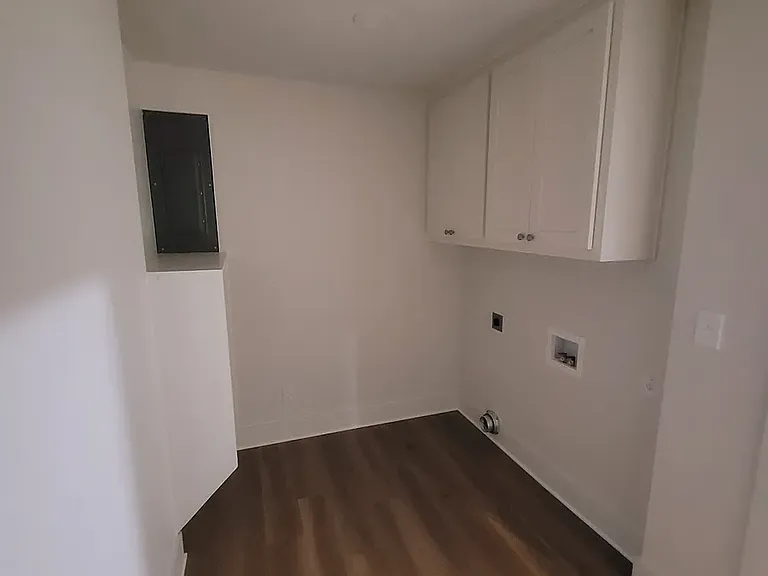 W/D hookups / Storage