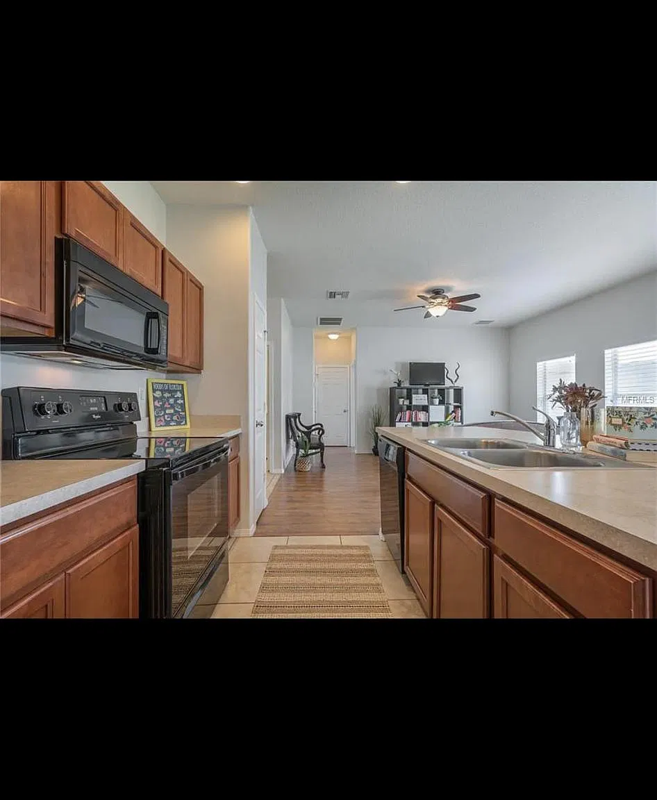 2705 Cypress Bowl Rd — Photo 3